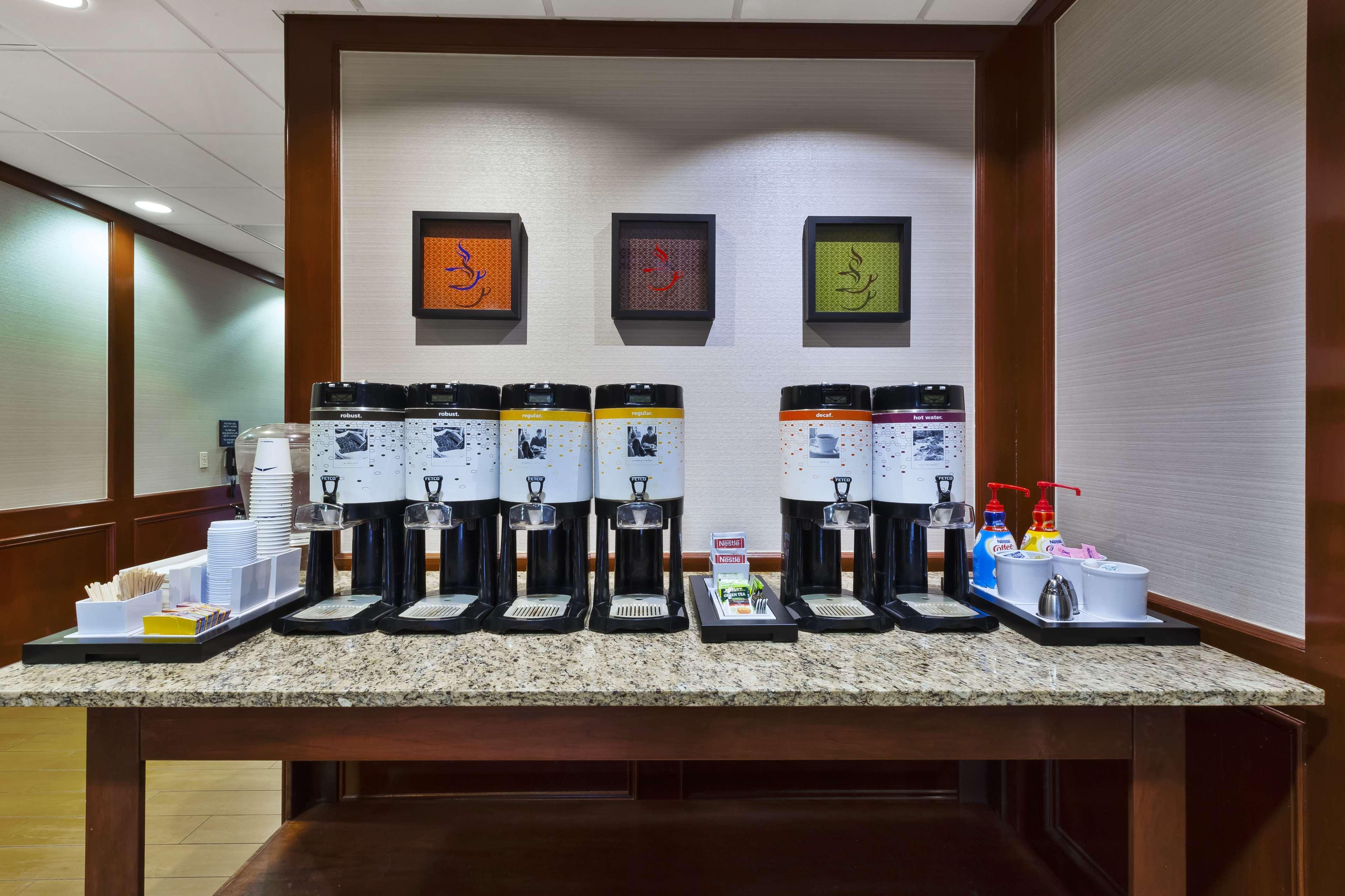 Hampton Inn Detroit/Саутгейт Экстерьер фото