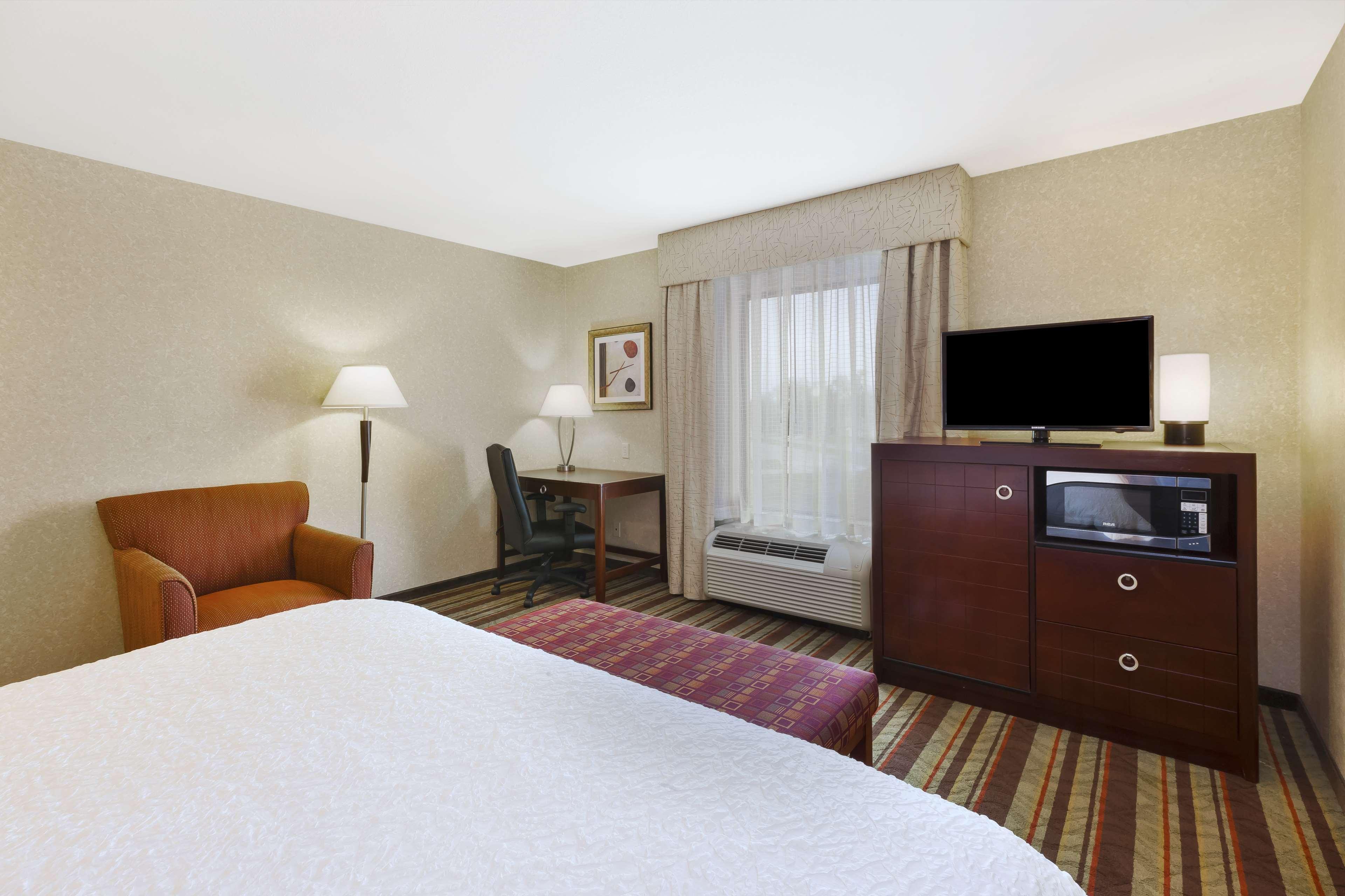 Hampton Inn Detroit/Саутгейт Экстерьер фото