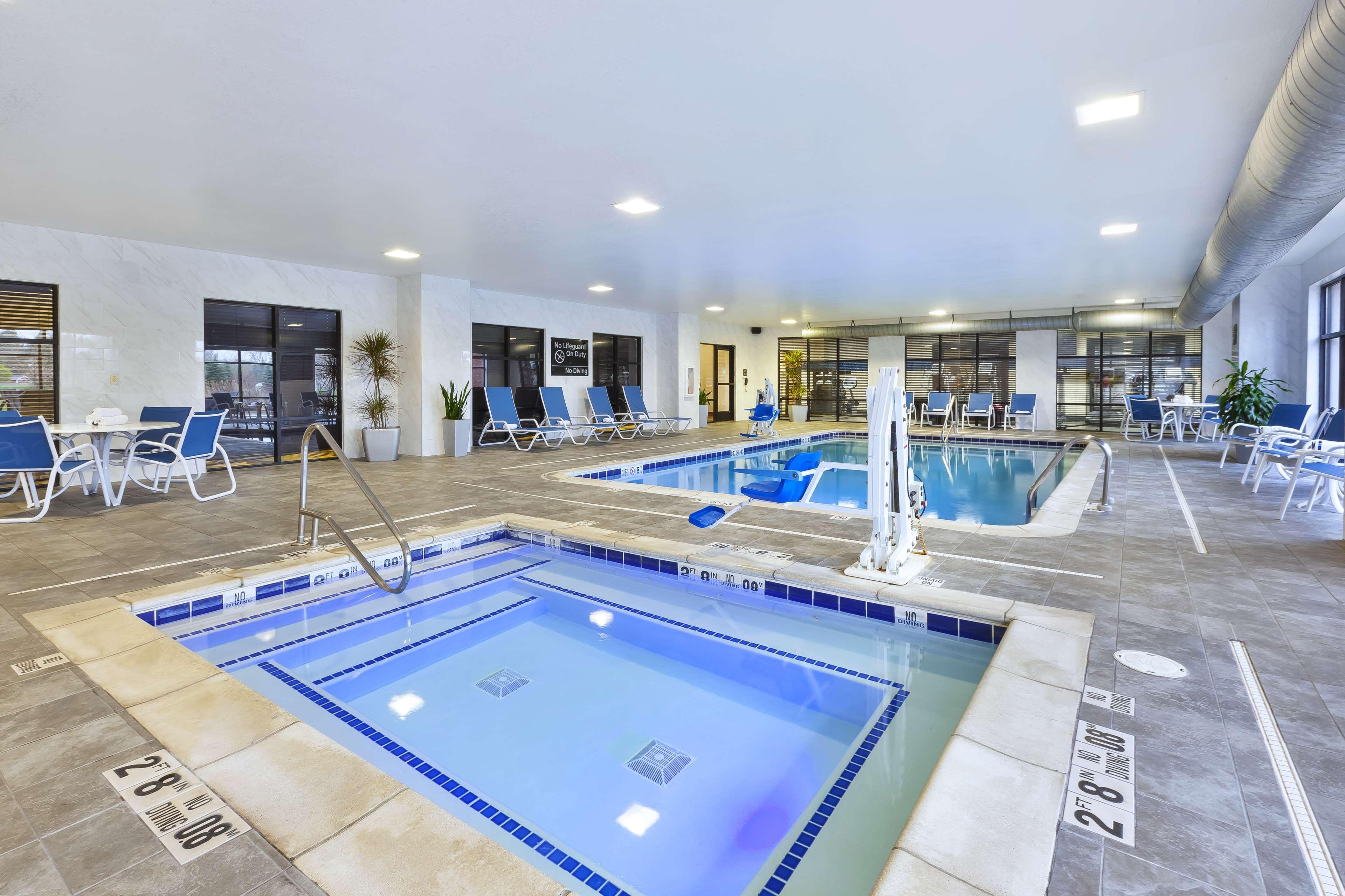Hampton Inn Detroit/Саутгейт Экстерьер фото