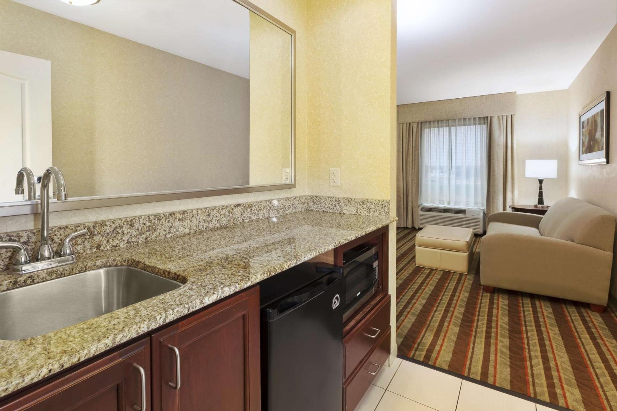 Hampton Inn Detroit/Саутгейт Экстерьер фото