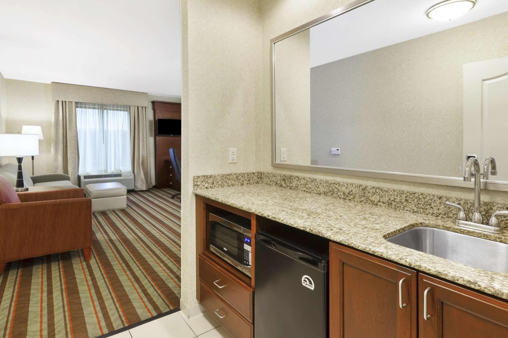 Hampton Inn Detroit/Саутгейт Экстерьер фото