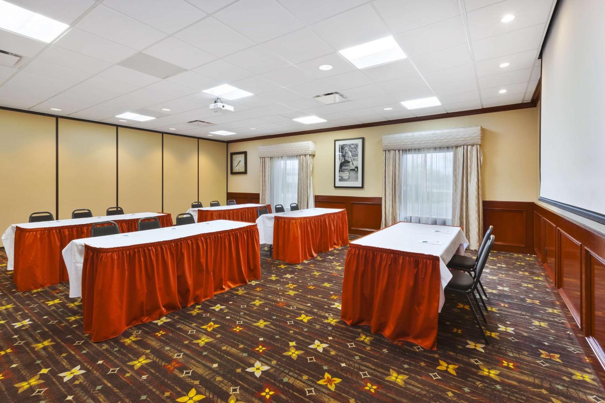Hampton Inn Detroit/Саутгейт Экстерьер фото