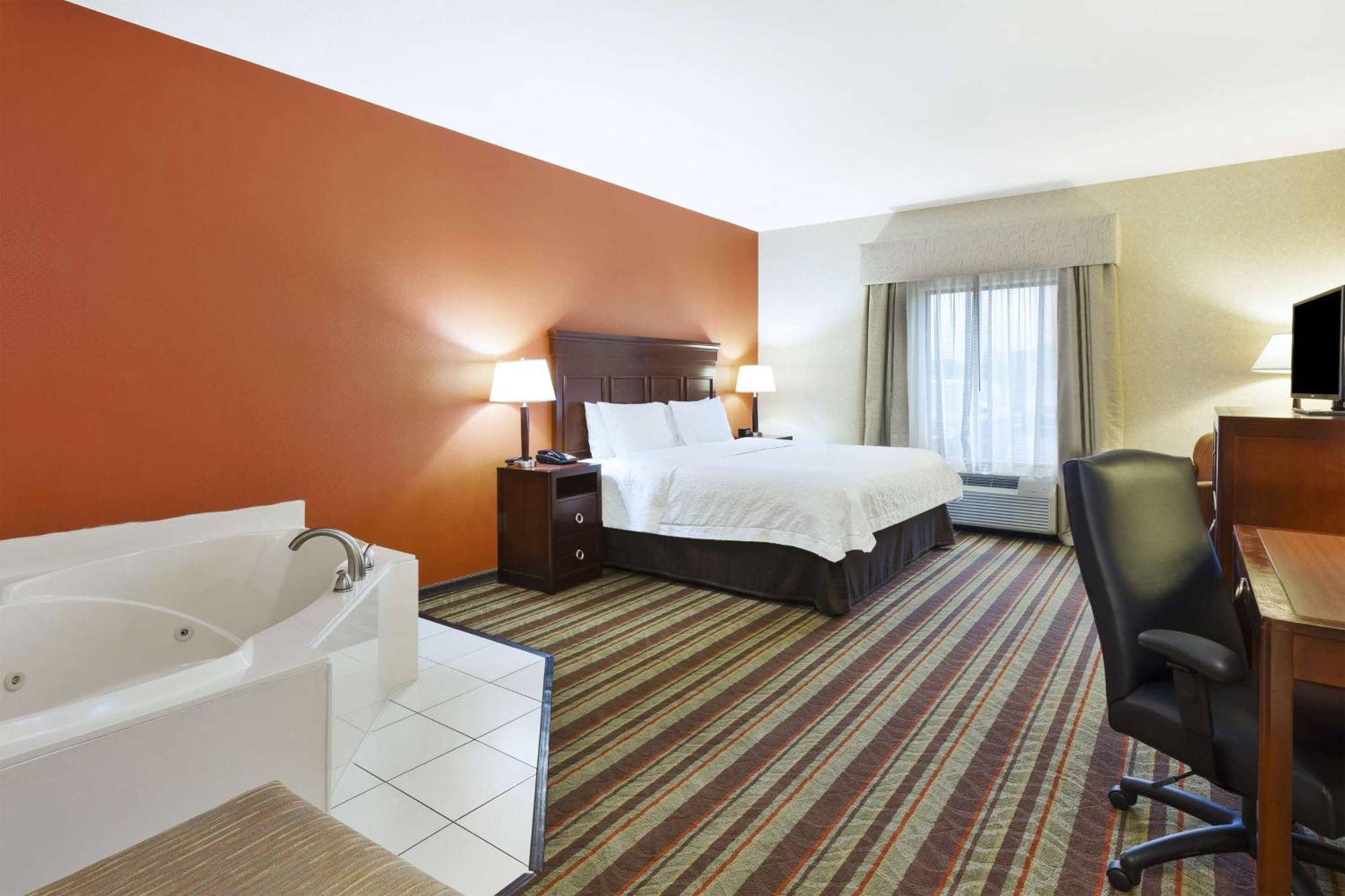 Hampton Inn Detroit/Саутгейт Экстерьер фото