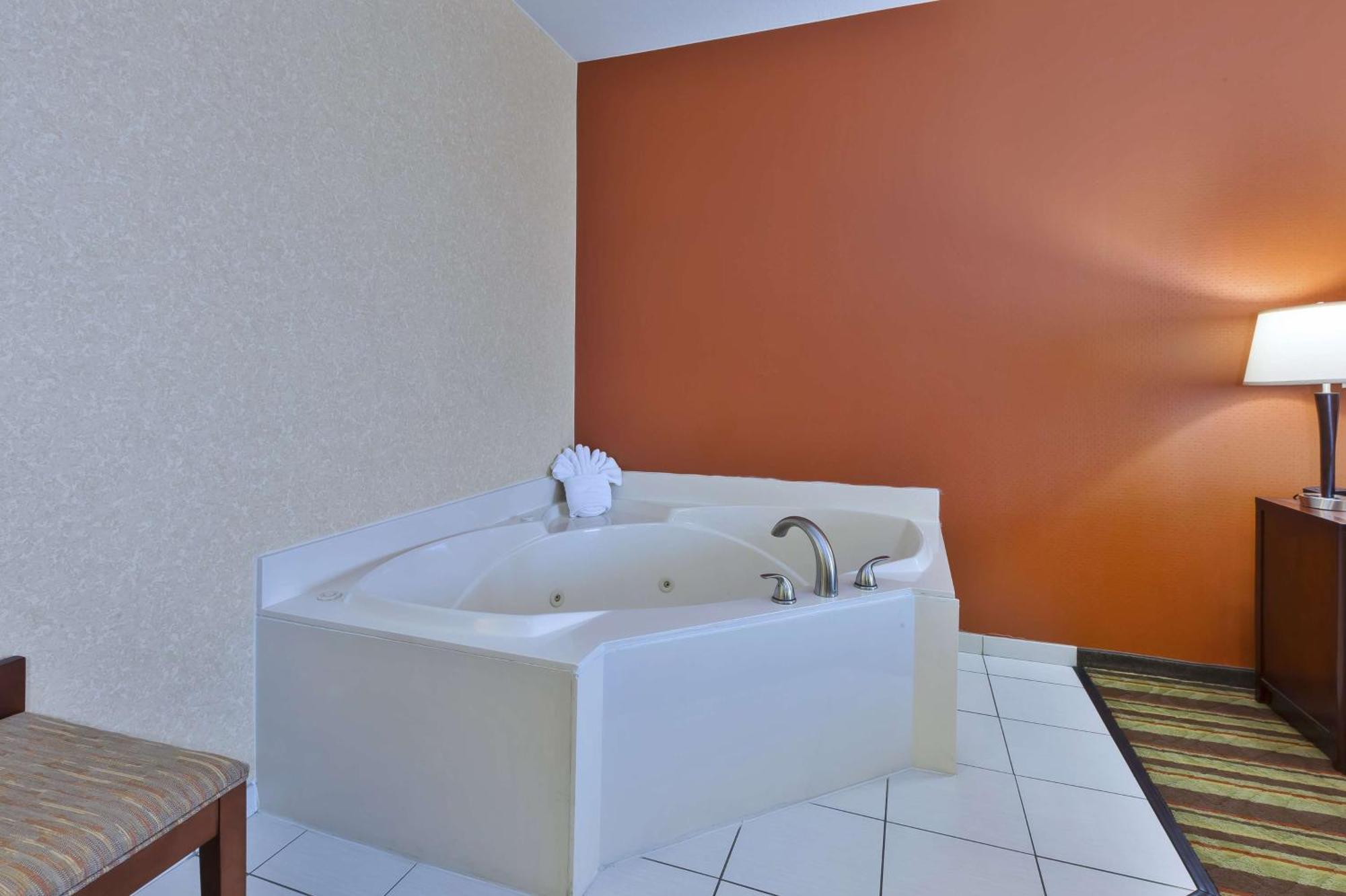 Hampton Inn Detroit/Саутгейт Экстерьер фото