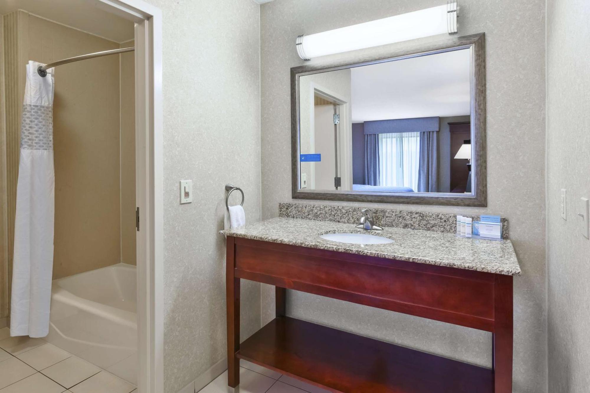 Hampton Inn Detroit/Саутгейт Экстерьер фото