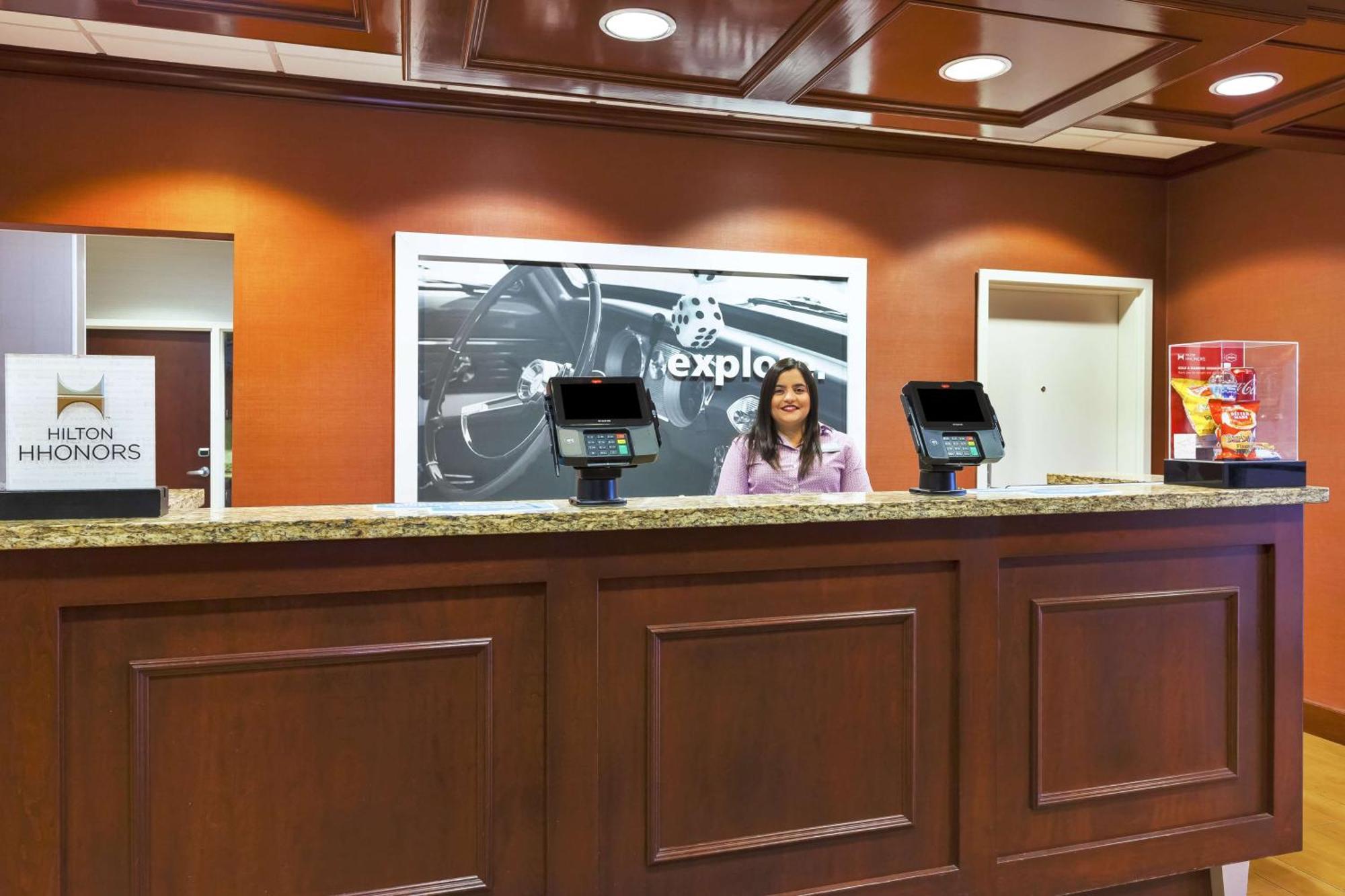 Hampton Inn Detroit/Саутгейт Экстерьер фото