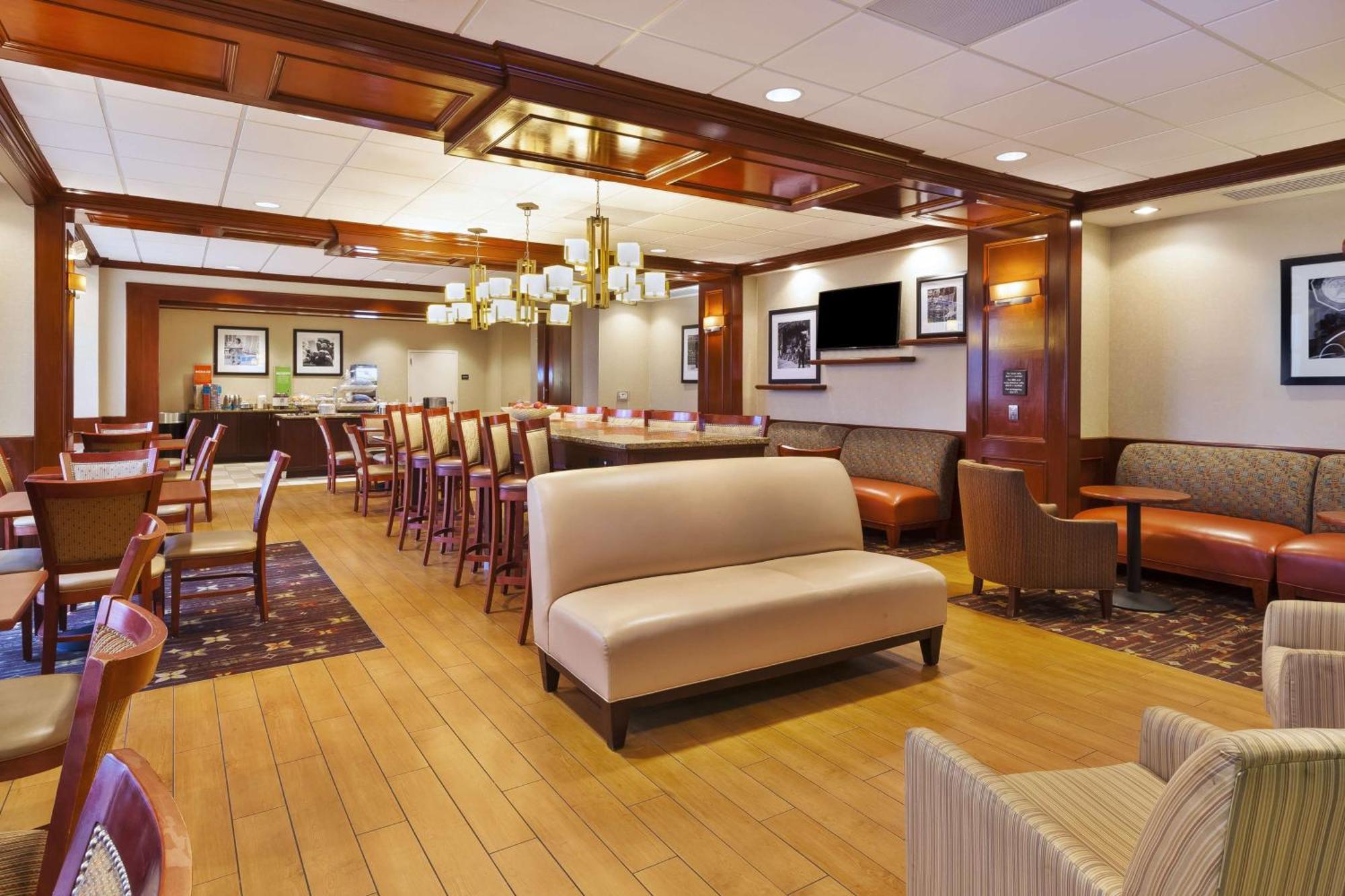 Hampton Inn Detroit/Саутгейт Экстерьер фото
