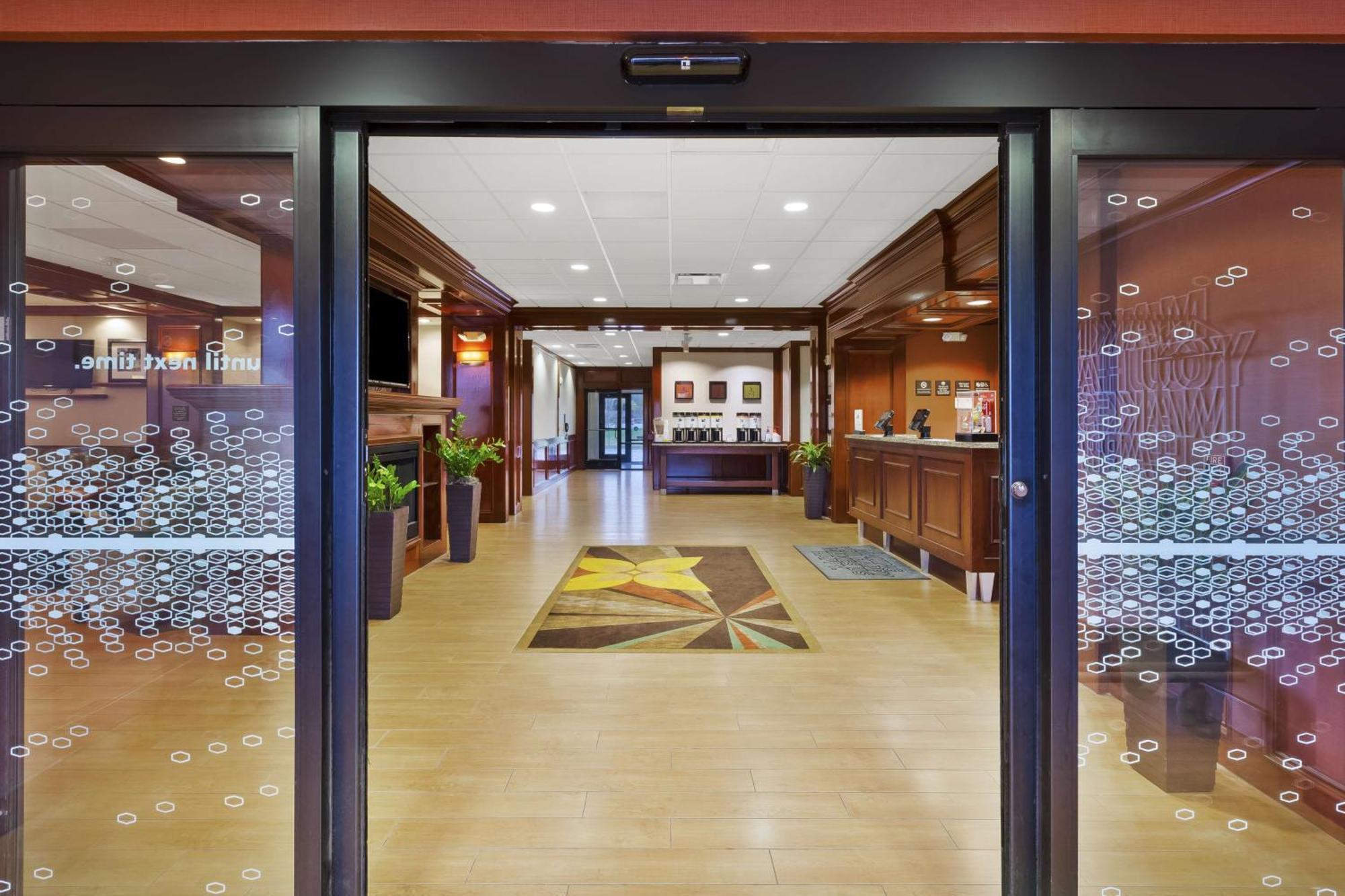 Hampton Inn Detroit/Саутгейт Экстерьер фото