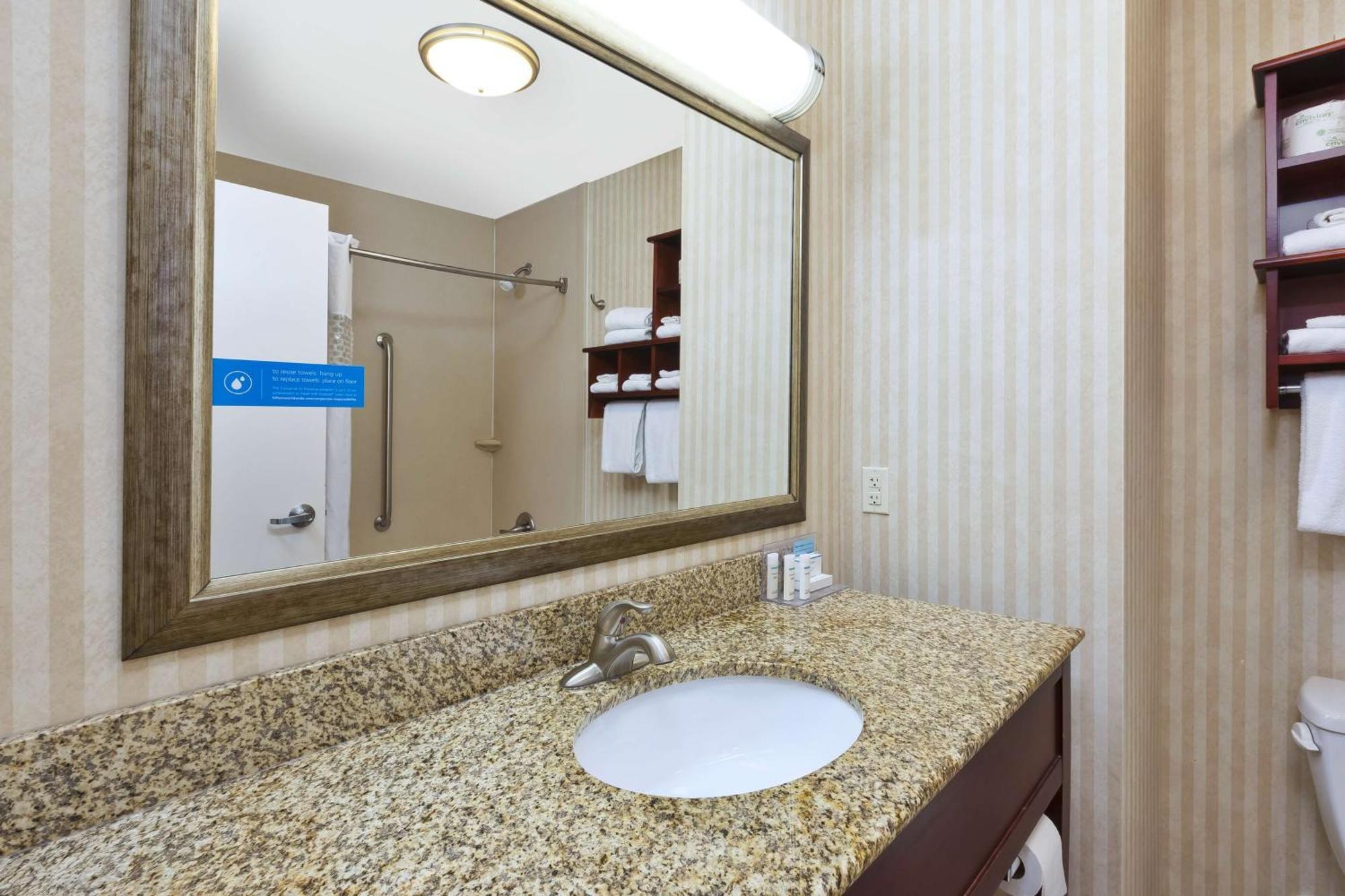 Hampton Inn Detroit/Саутгейт Экстерьер фото