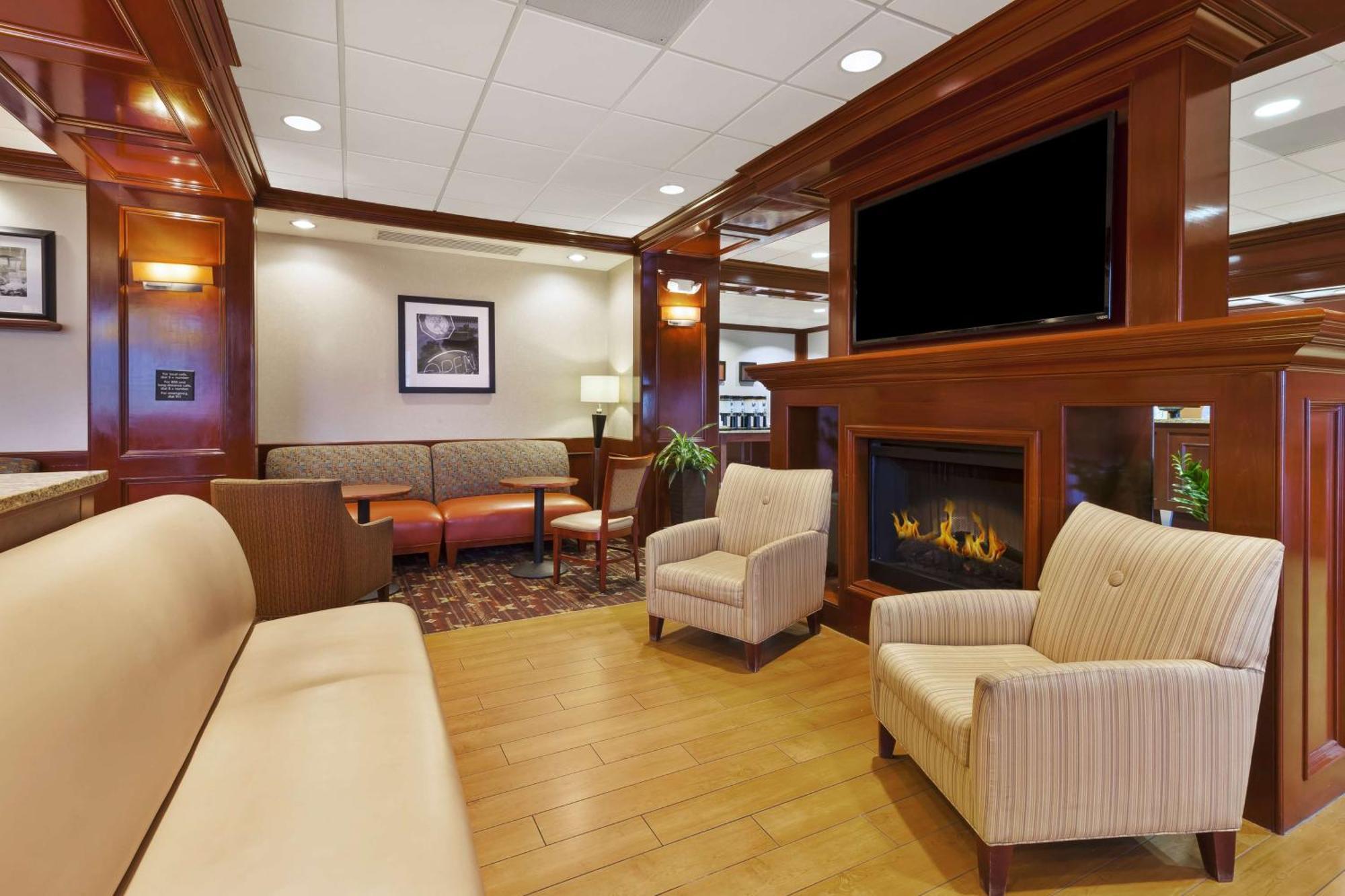 Hampton Inn Detroit/Саутгейт Экстерьер фото